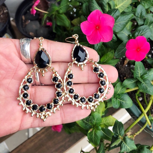 Kendra Scott Gaia Earrings in Black - Picture 3 of 4